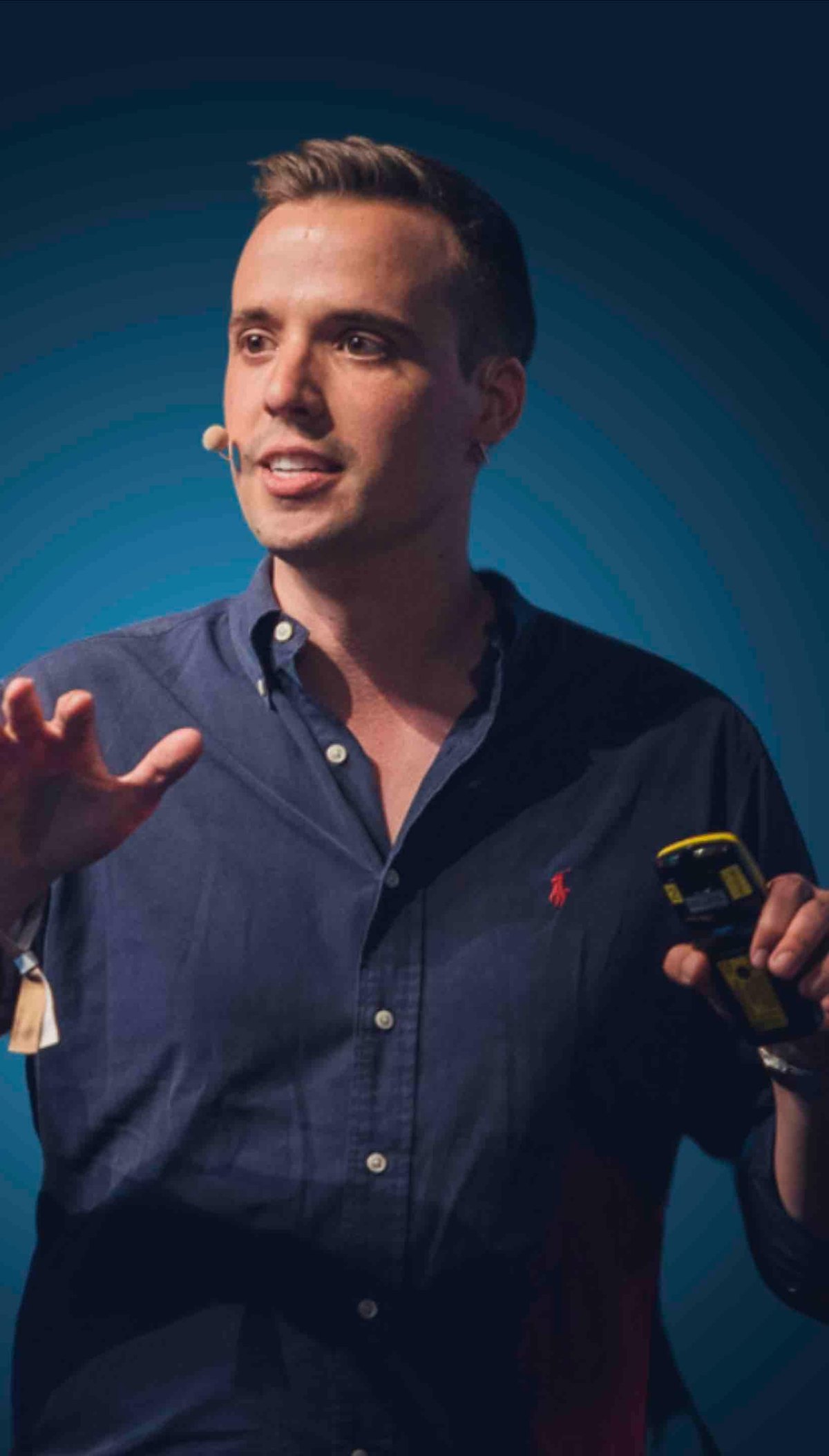 Robert Heineke auf der Bühne der LinkedIn Scaling Days